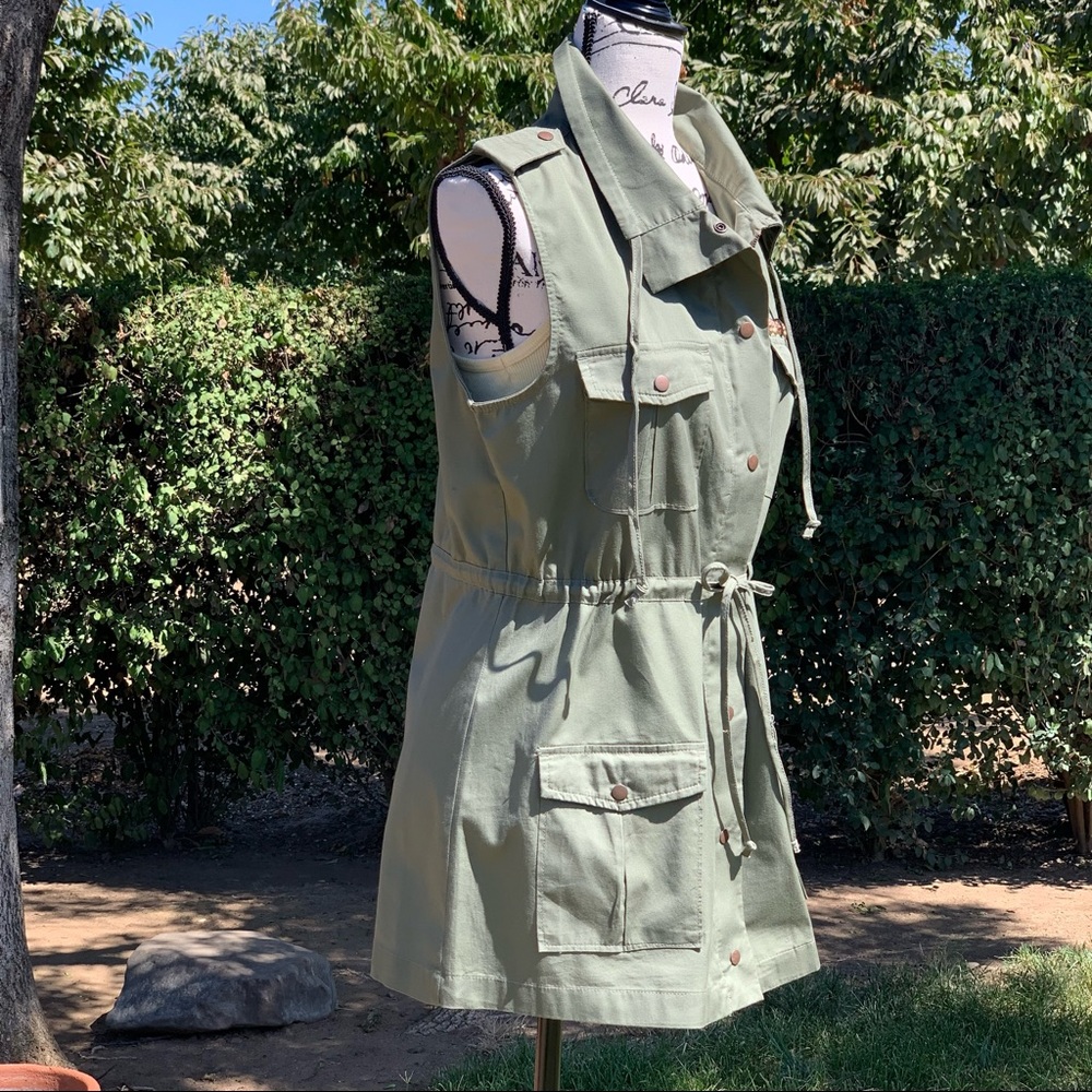 Vest - Picture 4 of 5